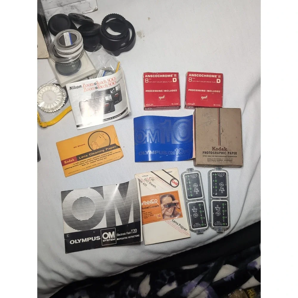 Huge Lot Vintage Camera Equipment Kodak Polaroid Cannon Flashes Cameras Lenses - Picture 4 of 15